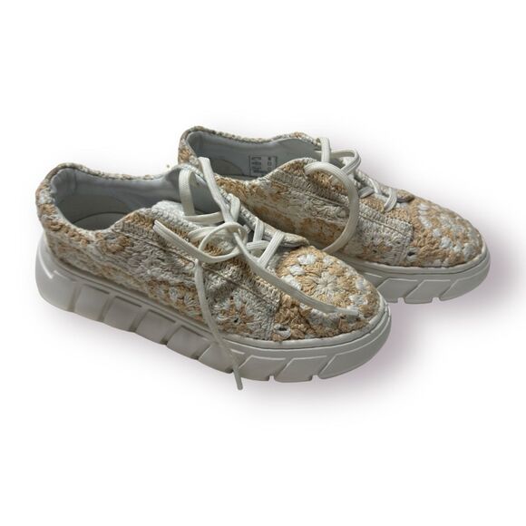 Free People Crochet Sneakers Bohochic Catch Me If You Can 6.5 Shoes Cottagecore - Picture 3 of 7